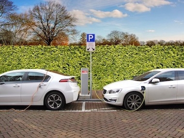 Elektromobilität – E-Auto an Ladestation